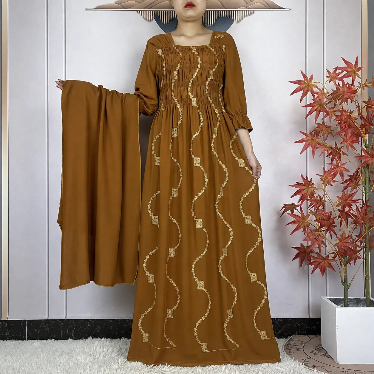 Abaya africaine caramel en coton brodée avec étole