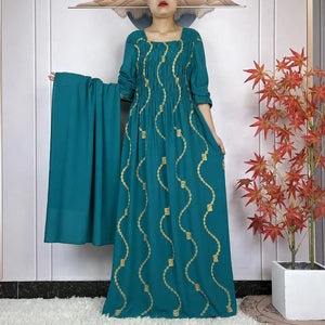 Abaya africaine vert émeraude à smocks et broderies dorées avec étole