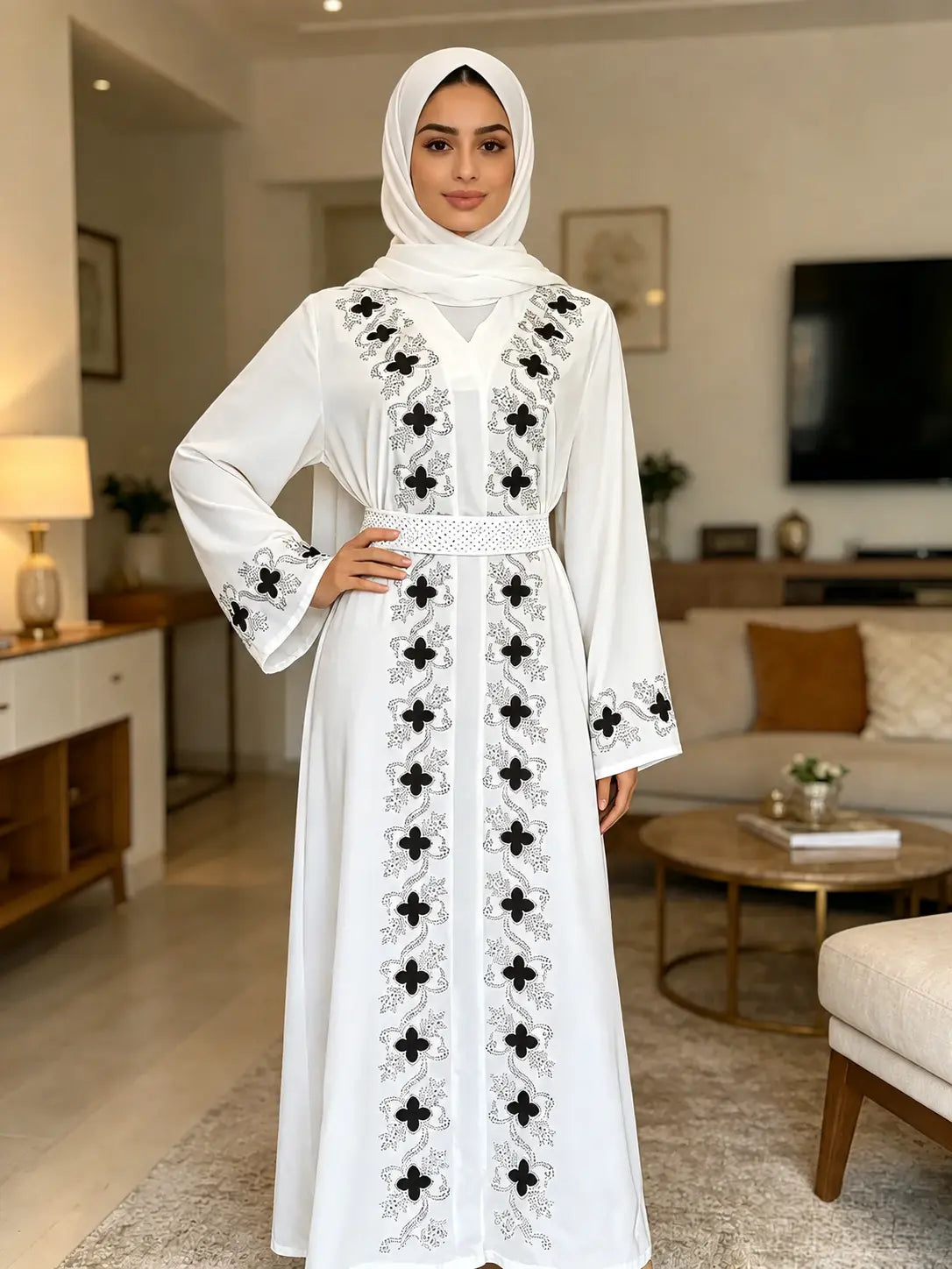 Abaya florale blanche brodée portée avec hijab