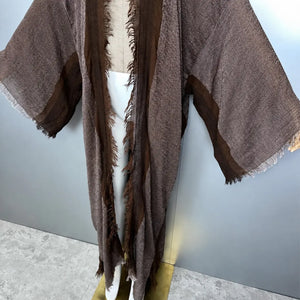 Abaya kimono rétro marron – détail des manches et du tissu