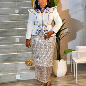 Ensemble turc blanc et bleu avec jupe argentée à sequins