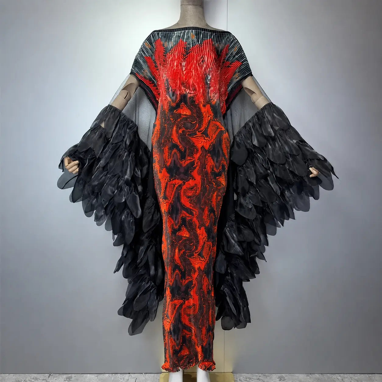 Caftan plissé rouge et noir à manches volantées – vue complète