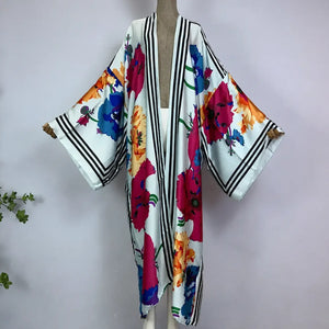 Kimono blanc à grandes fleurs multicolores – vue complète