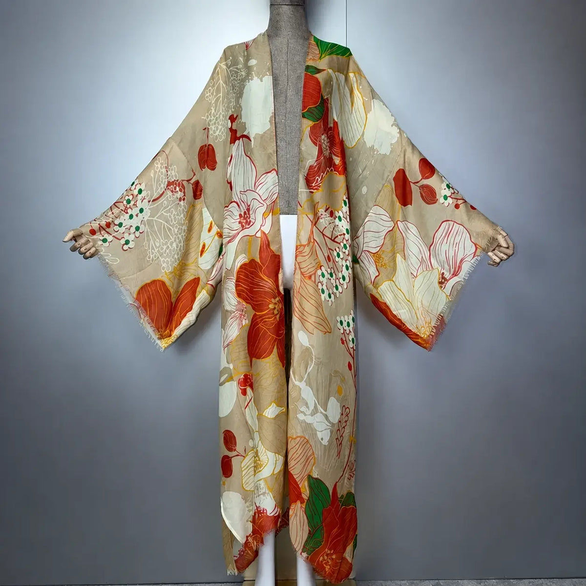Kimono boho imprimé floral beige pour femme – vue de face