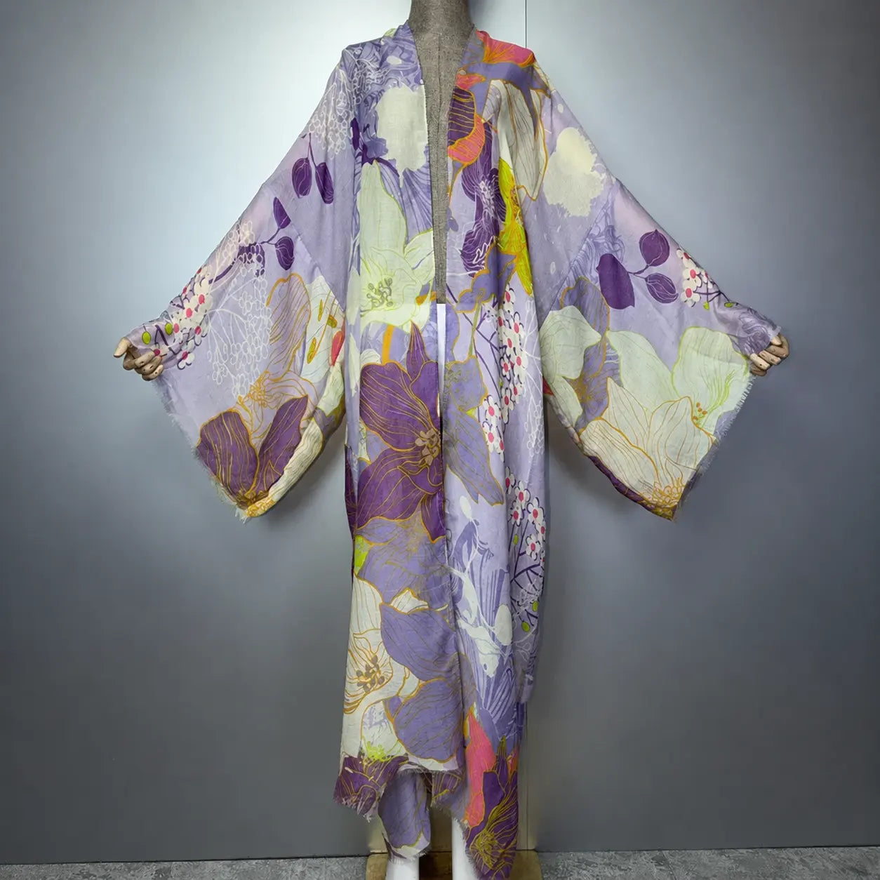 Kimono boho imprimé floral lilas pour femme – vue de face