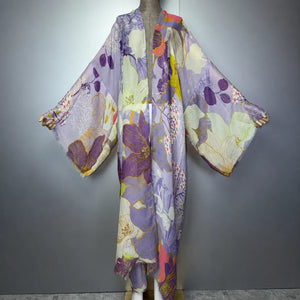 Kimono boho imprimé floral lilas pour femme – vue de face