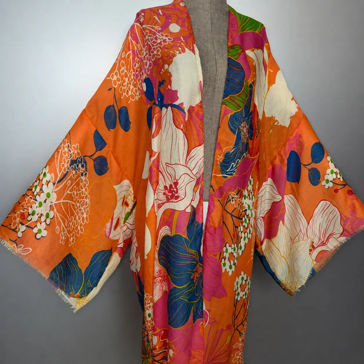 Kimono boho imprimé floral orange pour femme – vue de face