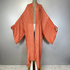 Kimono caftan corail texturé à motifs géométriques – vue complète