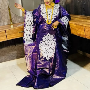 Robe kaftan de cérémonie violet profond à broderies blanches