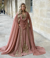 Robe orientale Chaouia rose à cape et broderies dorées vue entière