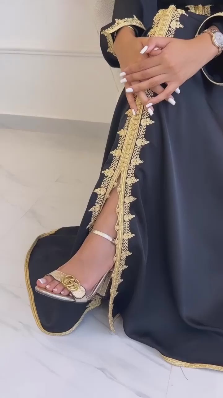 Caftan Noir Brodé Or Pour Femme - Maison Layina