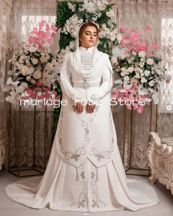 Robe Mariage Ossète à Cape Brodée – vue produit 1 – Maison Layina
