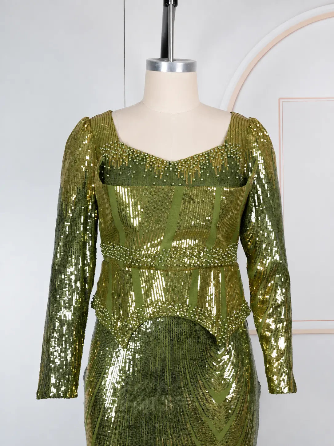 Robe orientale africaine verte pailletée grande taille – détail du corsage