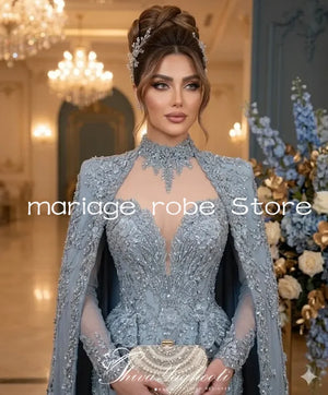 Robe Orientale Argentée à Cape et Perles – vue 2