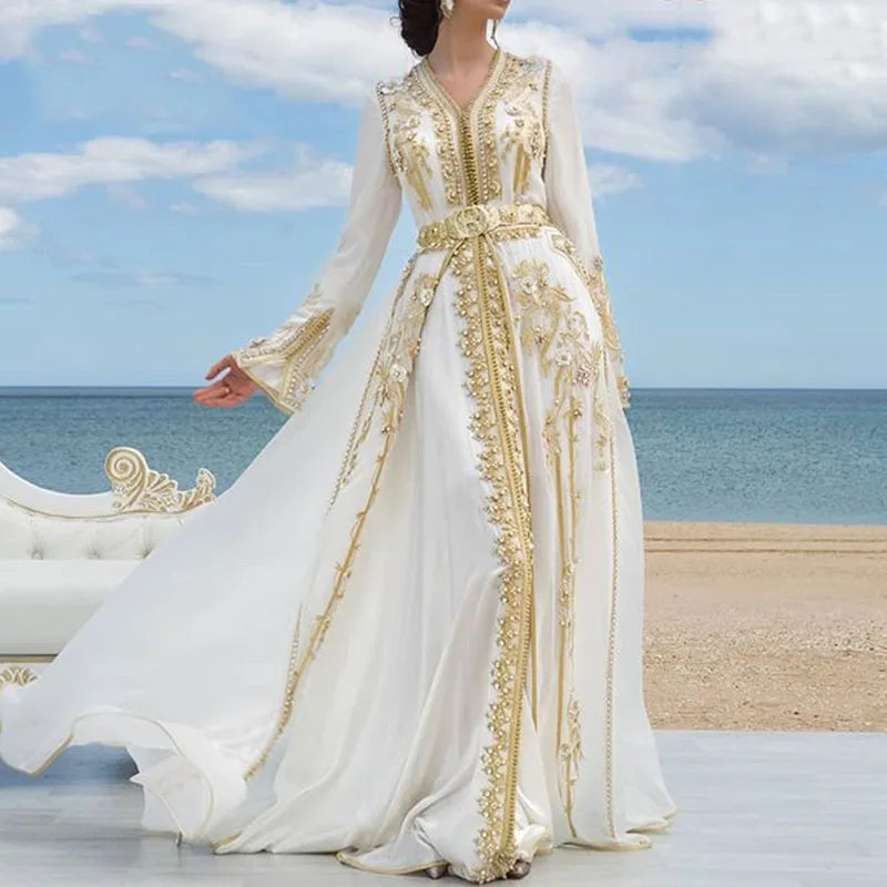 Robe Orientale Blanche Mousseline et Dentelle Dorée – vue produit 1 – Maison Layina