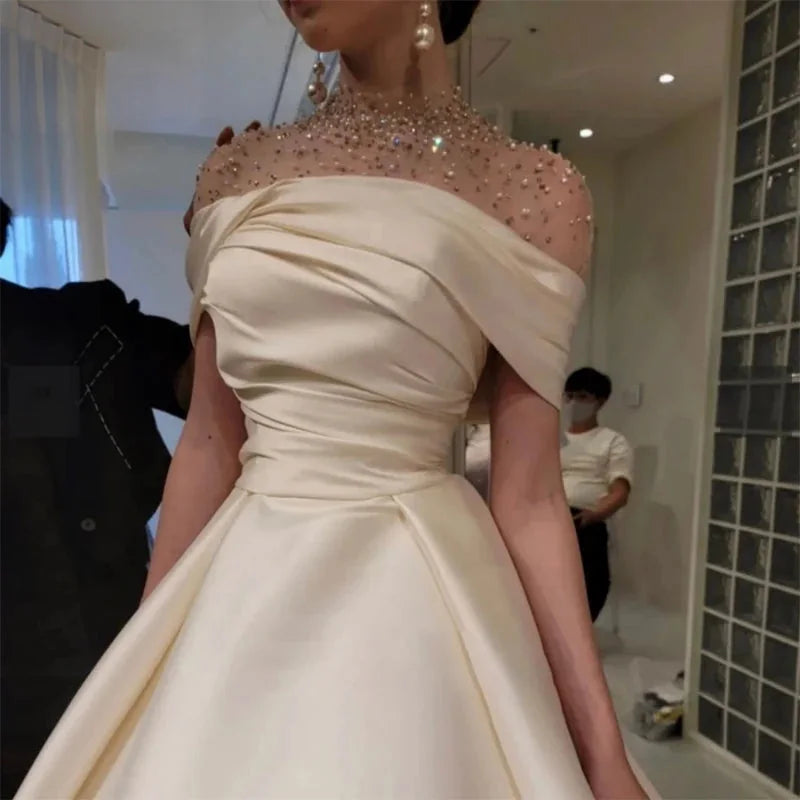 Robe Orientale Satinée Col Haut – vue principale – Maison Layina