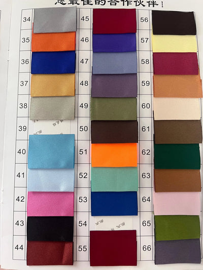 Robe Orientale Satinée Col Haut – détail et finitions – Maison Layina
