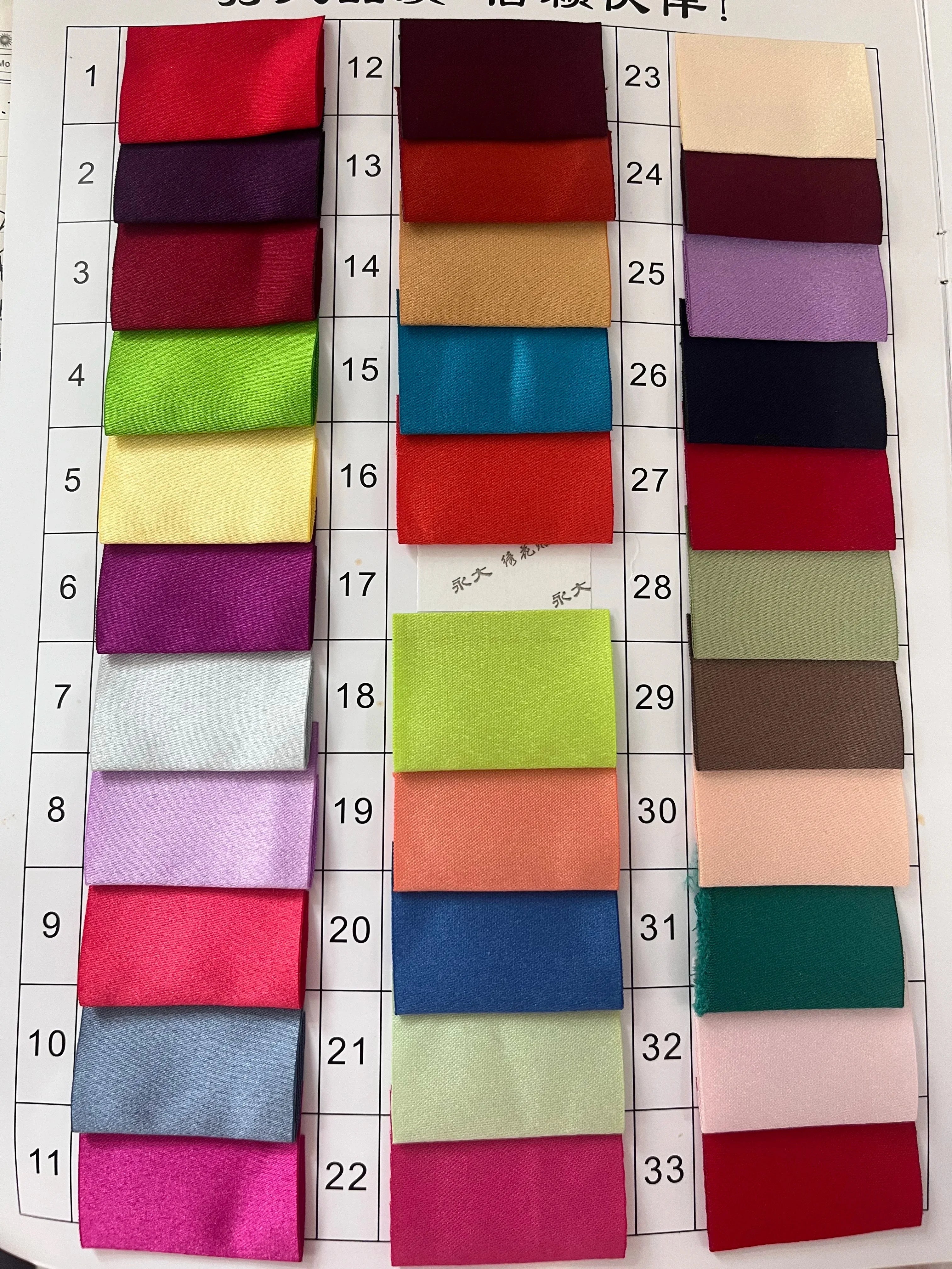 Robe Orientale Satinée Col Haut – détail et finitions – Maison Layina