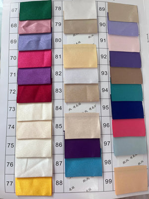 Robe Orientale Satinée Col Haut – détail et finitions – Maison Layina